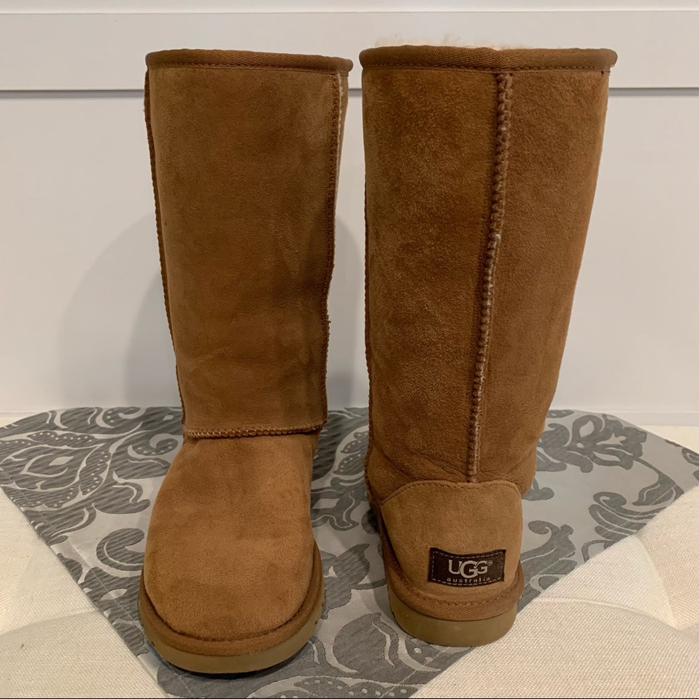UGG Women’s Classic Tall II Boot - Chestnut Size 5